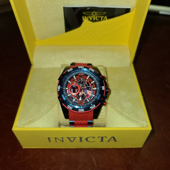 SPIDERMAN  INVICTA  WATCH - Picture 2 of 4